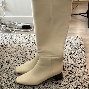 IVORY PLEATHER BOOTS